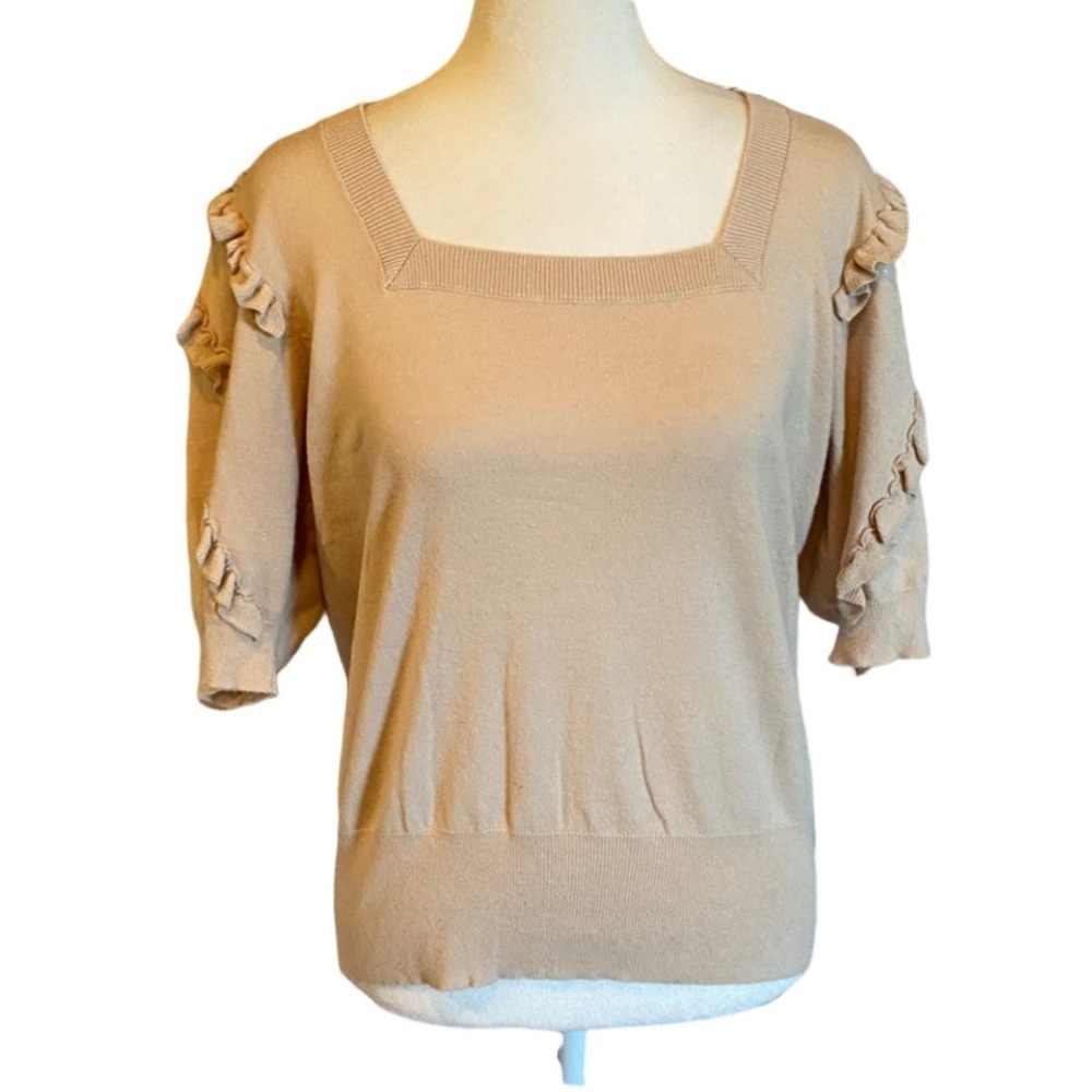 Elie Tahari Short Sleeve Ruffle Lightweight Top. Size L. Tan Color.